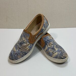 UGG Women's Blue and Tan Floral Sneakers